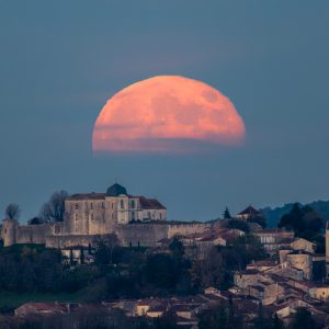 Lever de lune sur Villebois-lavalette